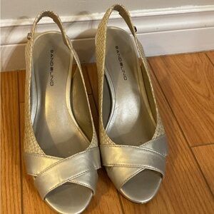 Bandolino gold heels